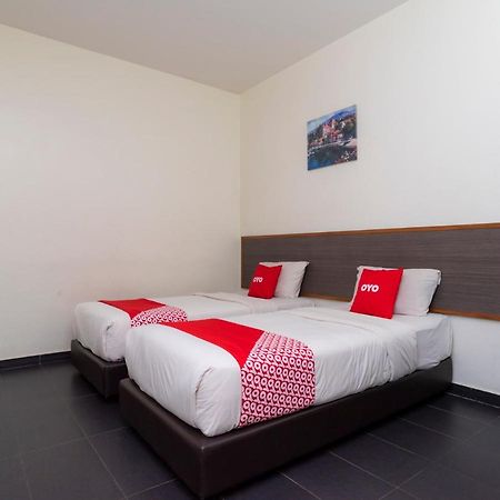 Oyo 44095 Bluewater Hotel Mersing Extérieur photo