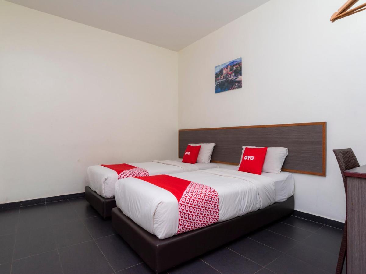 Oyo 44095 Bluewater Hotel Mersing Extérieur photo