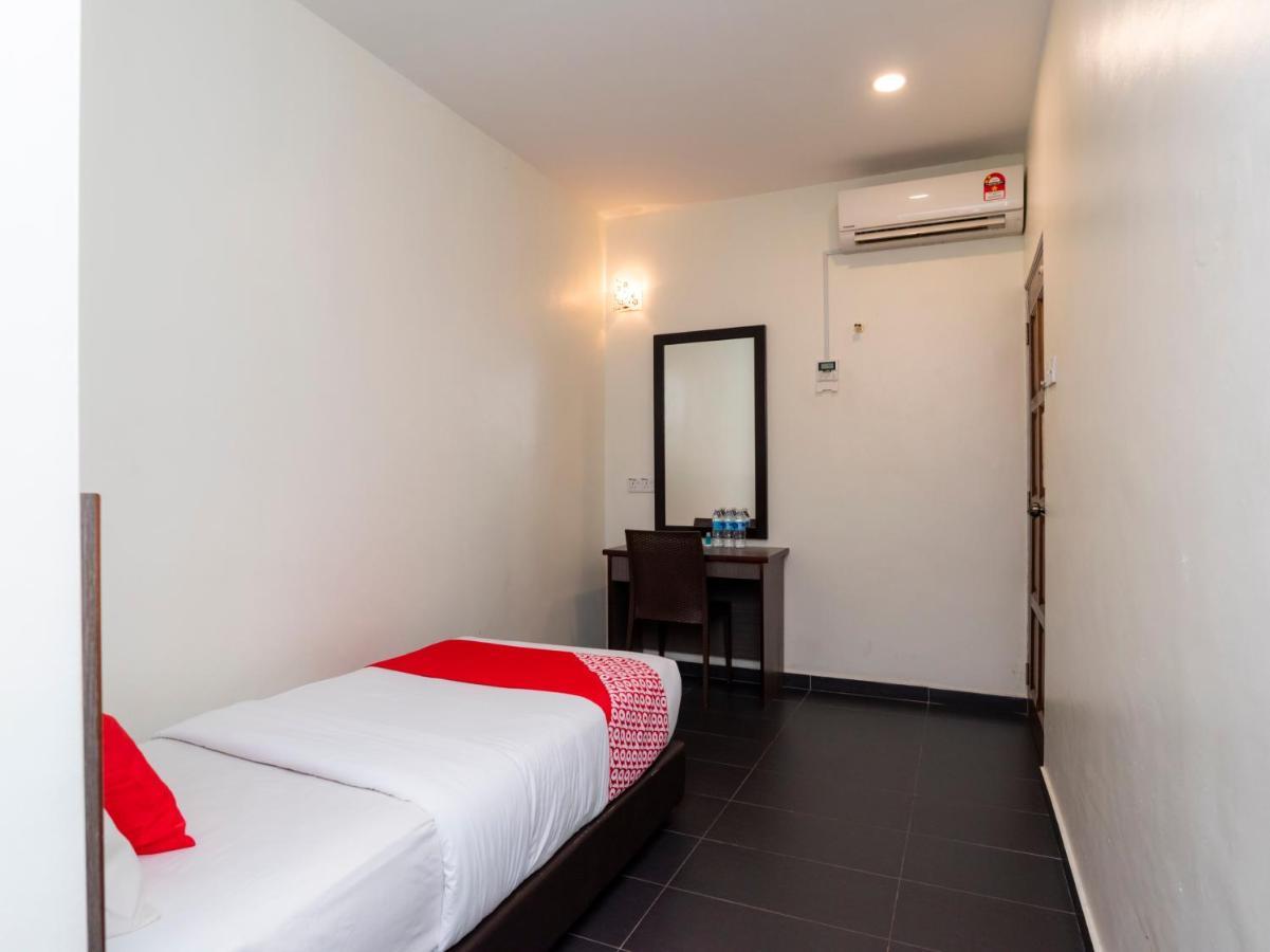 Oyo 44095 Bluewater Hotel Mersing Extérieur photo